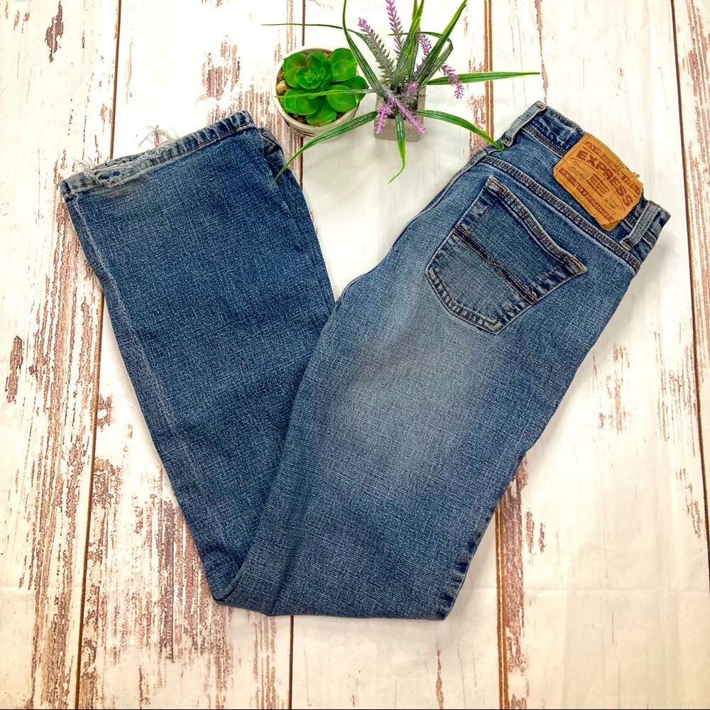 🔥 3 for $15 🔥
Vintage Express Precision Low Slung Flare Jeans fits like 2P.